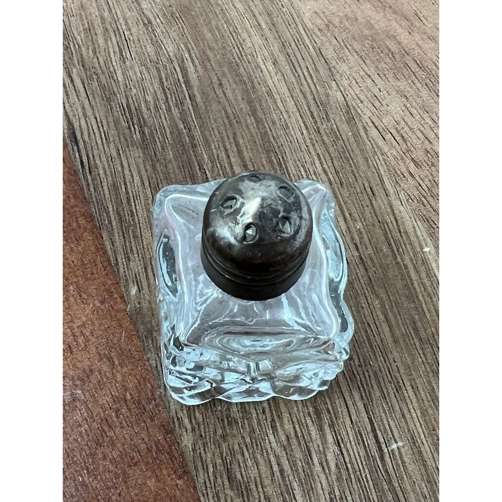 Set of‎ 6 Vintage Square Glass Salt Pepper Shakers with Metal Lids